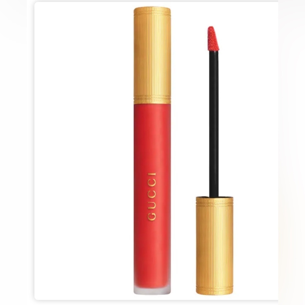 NWOT Gucci Transfer-Proof Matte Liquid Lipstick

Lizzie Tiger color